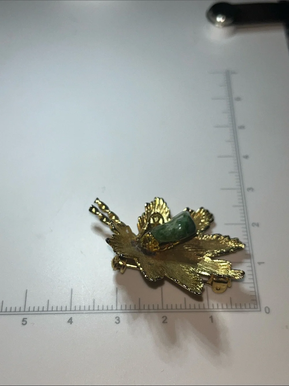 Vintage Gold Tone Maple Leaf Brooch Natural Nephrite Jade Stone Estate Pin